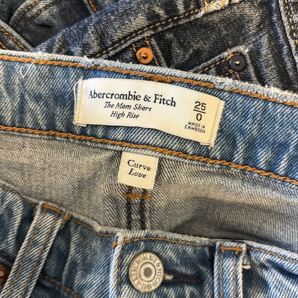 Abercrombie & Fitch Distressed High Rise Mom Denim Shorts 0 / 25 - Picture 8 of 8